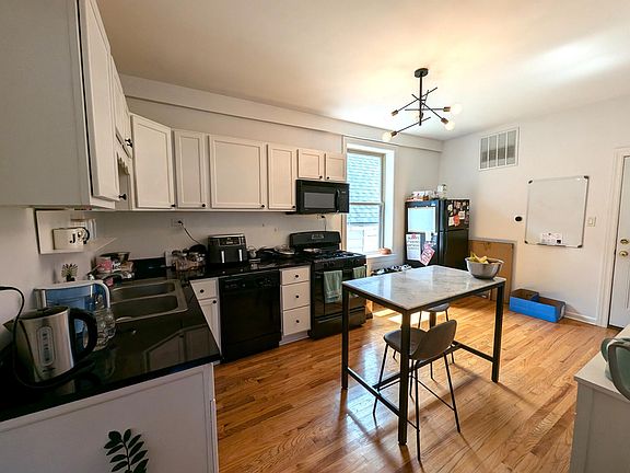 4th image of 2730 N Monticello Ave #3