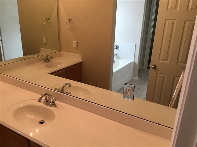 1016 Brazos Ct — Photo 7