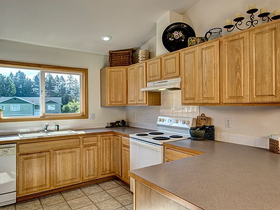 3rd image of 6626 179th Avenue Ct E
