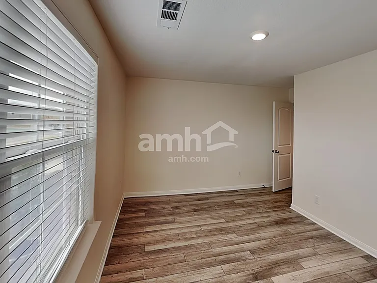 1126 Treeta Trl — Photo 23