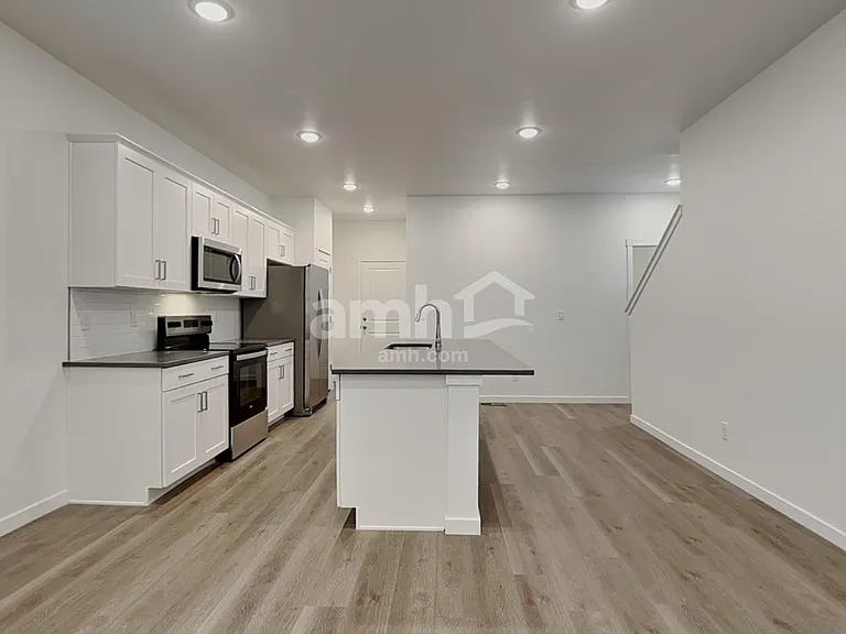 330 N Addison Way — Photo 4