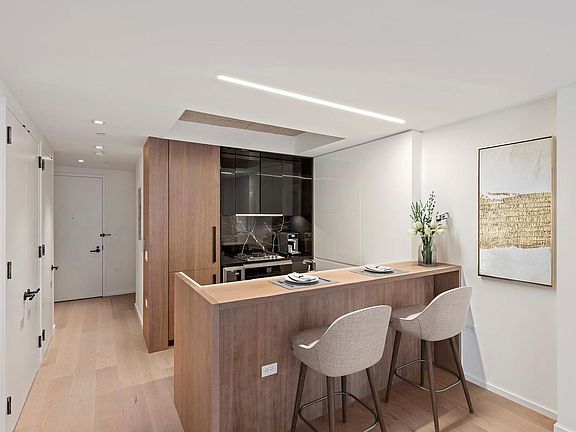 2nd image of 196 Orchard St #5-L