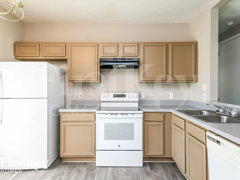 702 Cotulla Dr — Photo 7