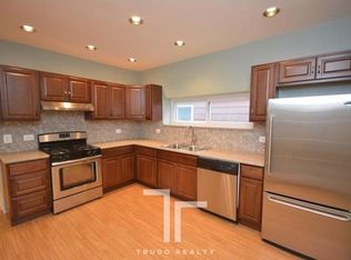 2O49 W Irving Park Rd #2R, Chicago, IL 60618