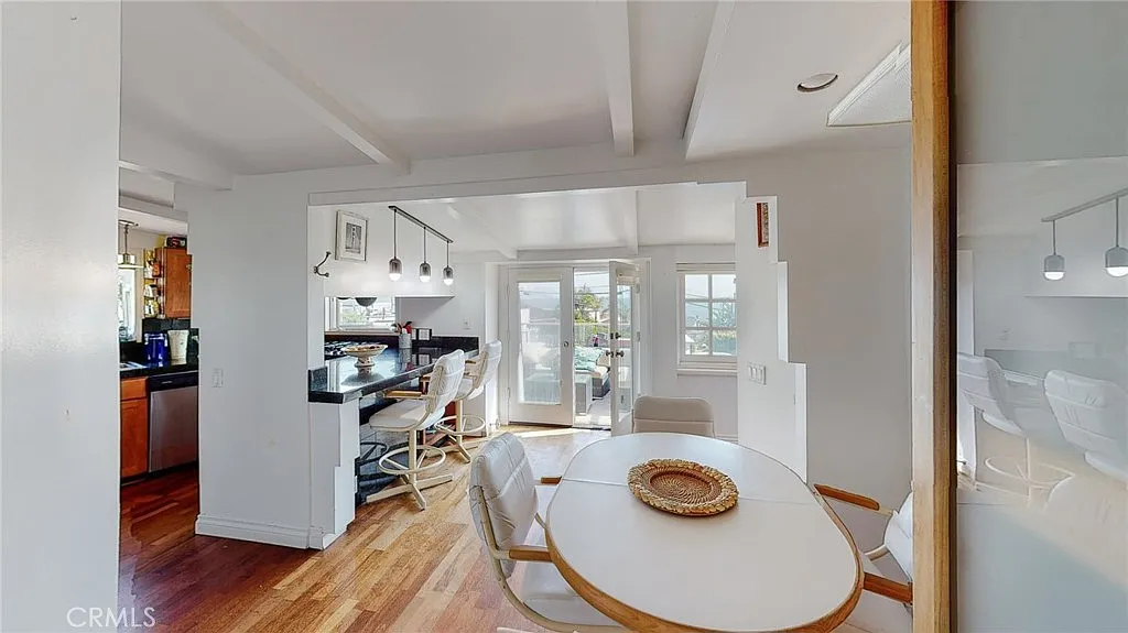 3 bed, 2.5 bath, 2500 sqft, $6,995 — Photo 3