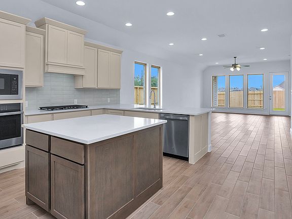 3rd image of 42703 Loma Vista Ct