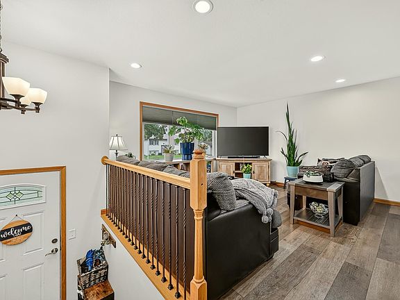 4th image of 603 5th Ave NE
