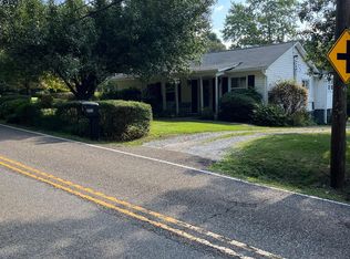 8012 Hill Rd, Knoxville, TN 37938