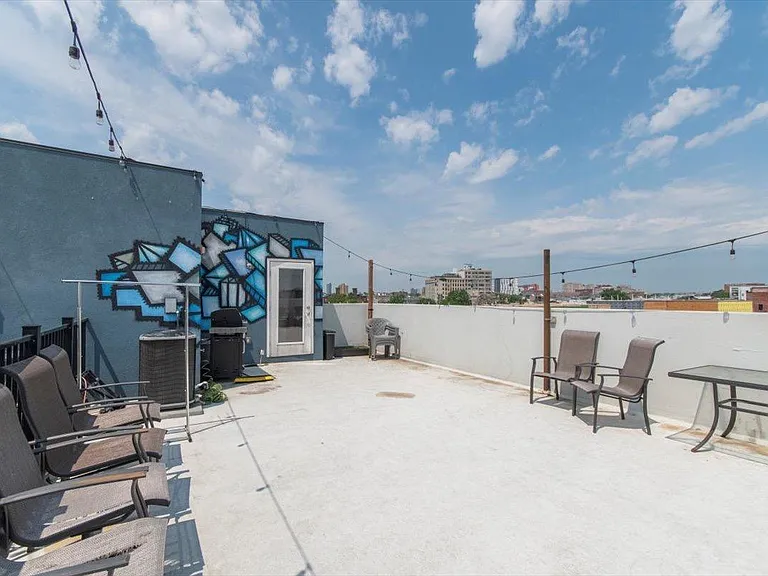 227 W Thompson St #D — Photo 33