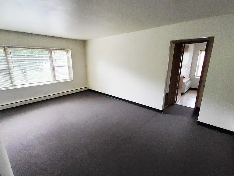 1516 3rd Ave NE — Photo 6