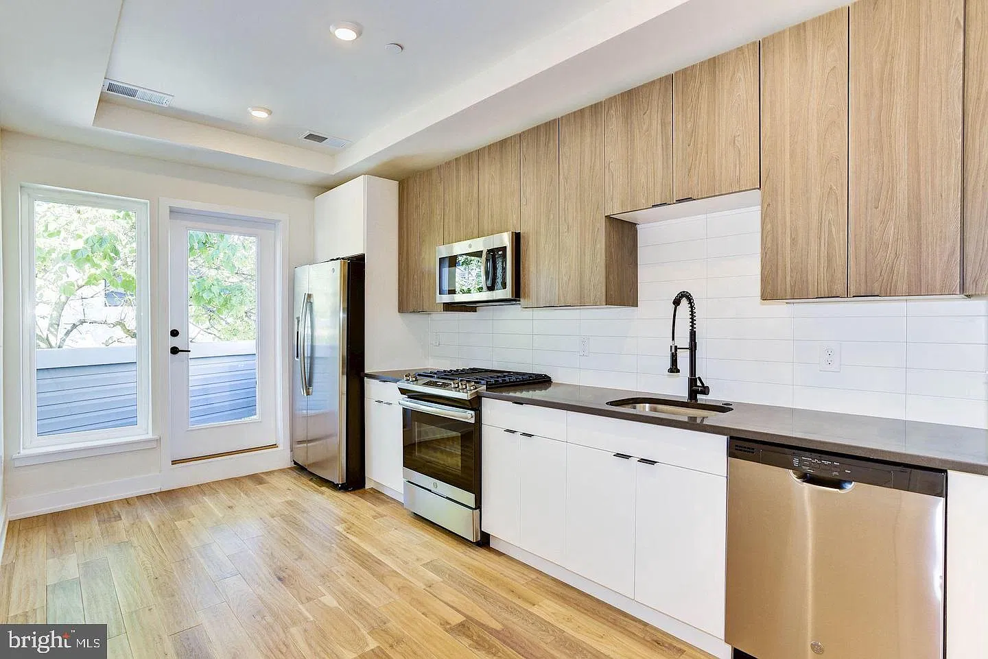 1 bed, 1.0 bath, 1000 sqft, $1,600 — Photo 3