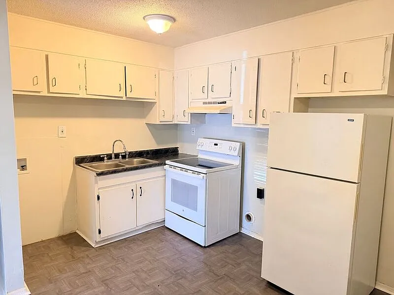 3 bed, 1.0 bath, 875 sqft, $899 — Photo 2