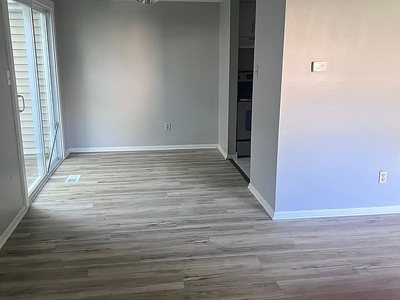 5th image of 4953 Oakwood Trl