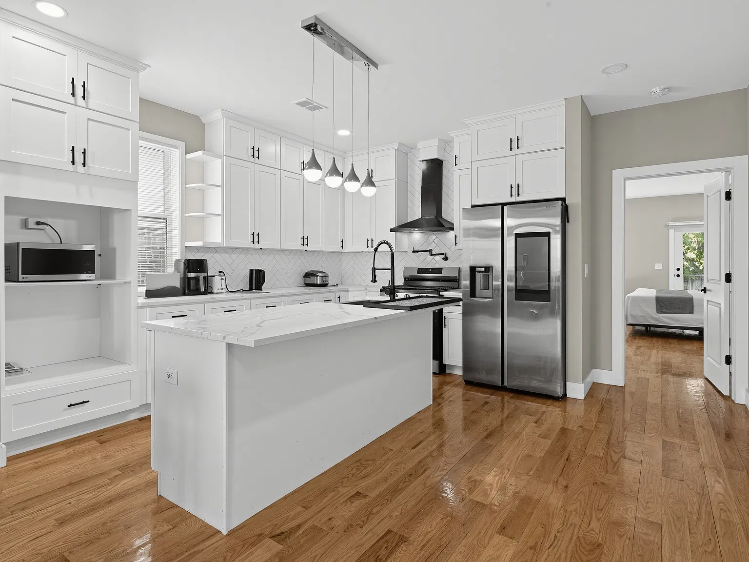 4 bed, 2622 sqft, $5,350 — Photo 4