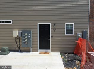 216 W King St APT 1, Strasburg, VA 22657