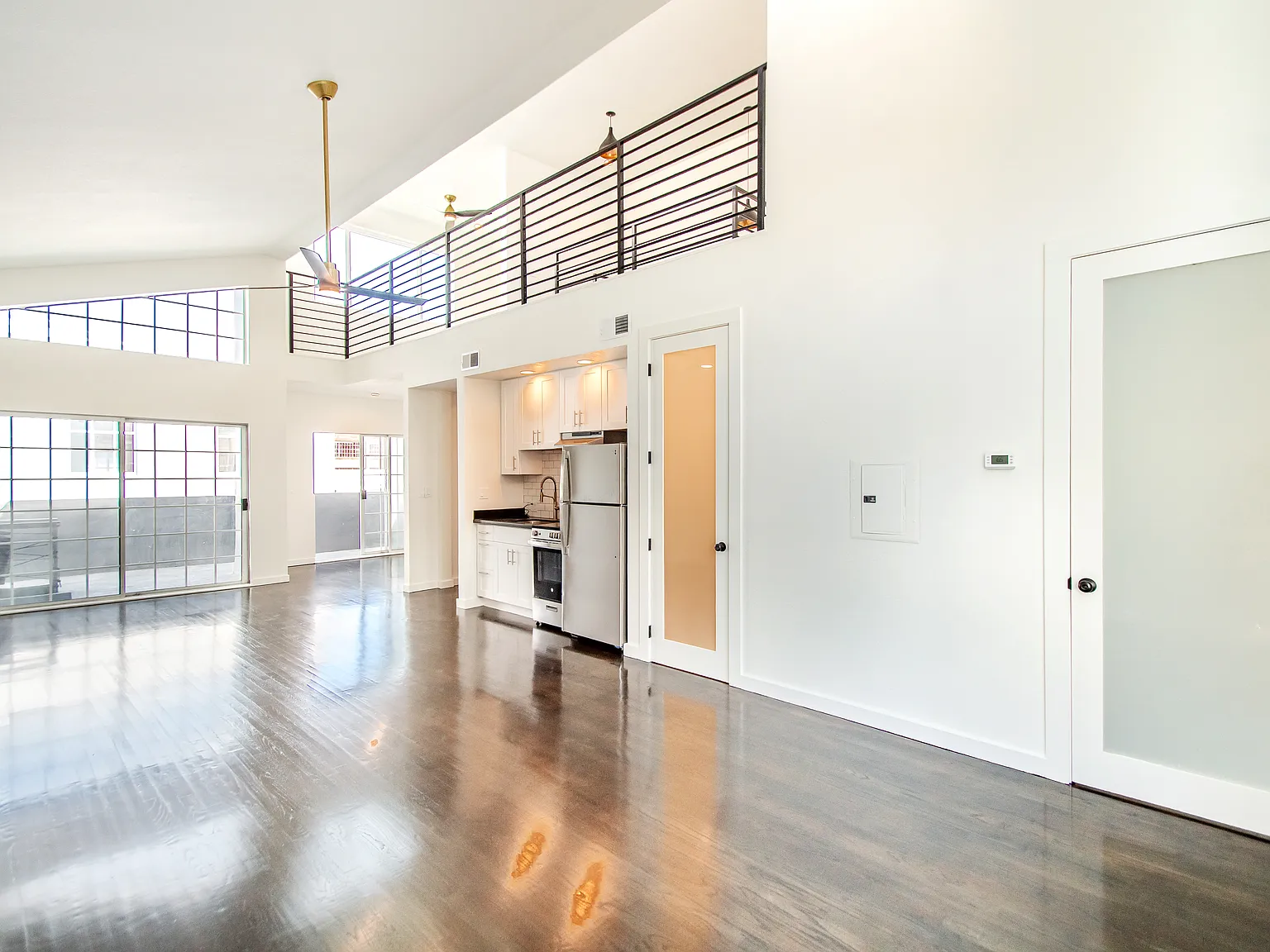 2 bed, 2.0 bath, 1576 sqft, $5,995 — Photo 4