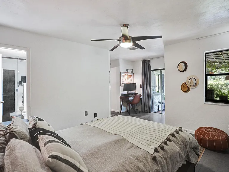 420 SW 113th Ter — Photo 16
