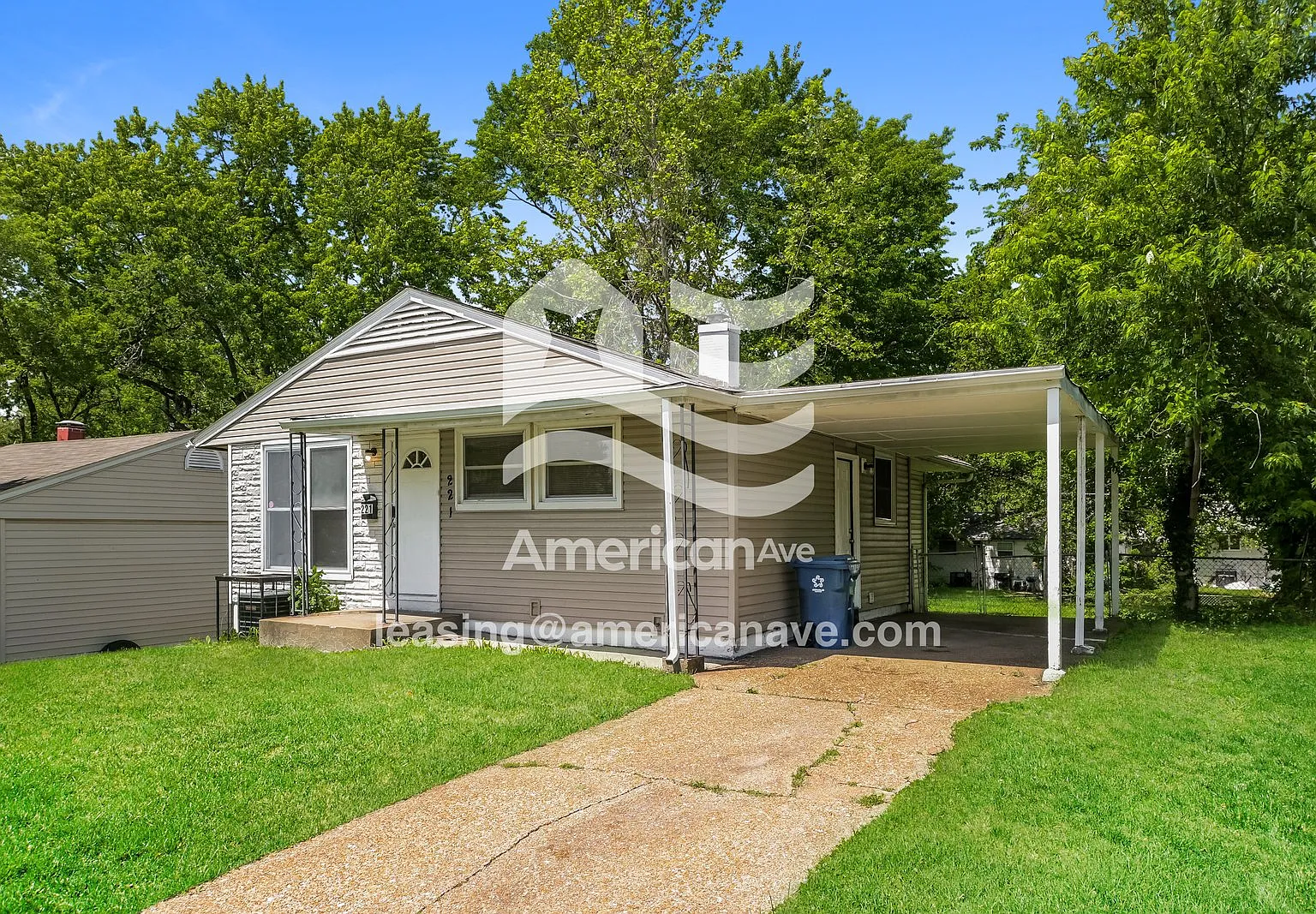 3 bed, 1.0 bath, 942 sqft, $1,375 — Photo 2