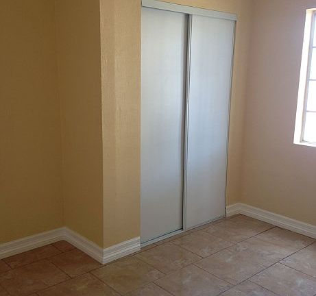 3rd image of 851 E 51st St