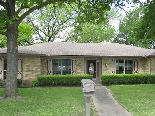 1st image of 909 Live Oak St