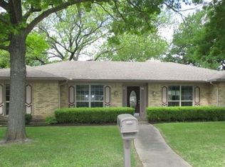 909 Live Oak St, Royse City, TX 75189