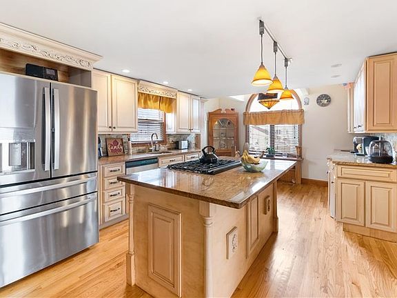 5th image of 59 Frank Ct