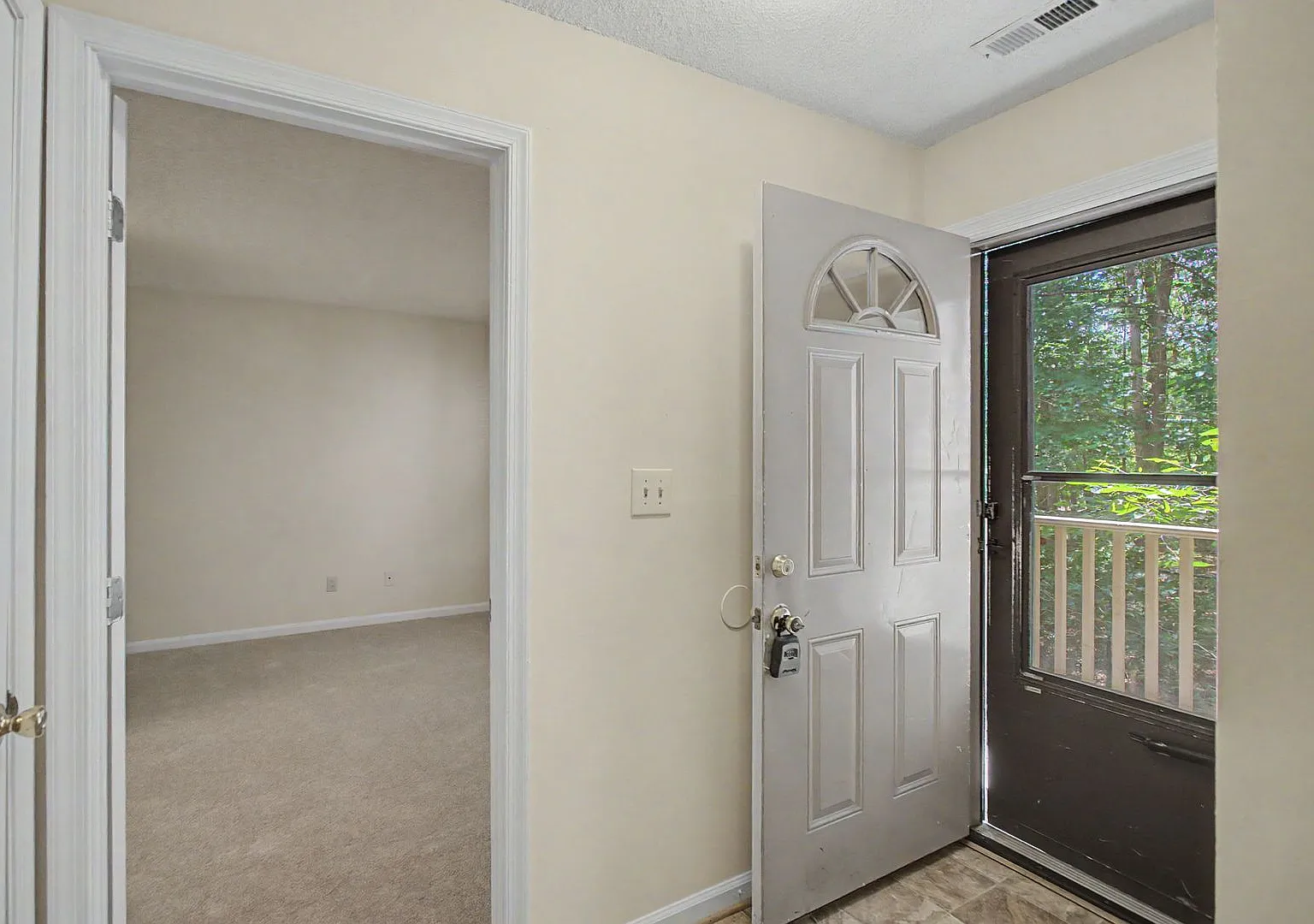 540 Pineland Circle Newport News VA 23608 — Photo 2