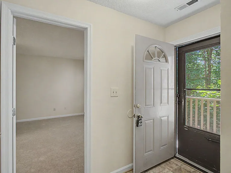 540 Pineland Cir #201 — Photo 2