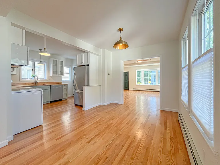 22 Crescent Ave — Photo 27
