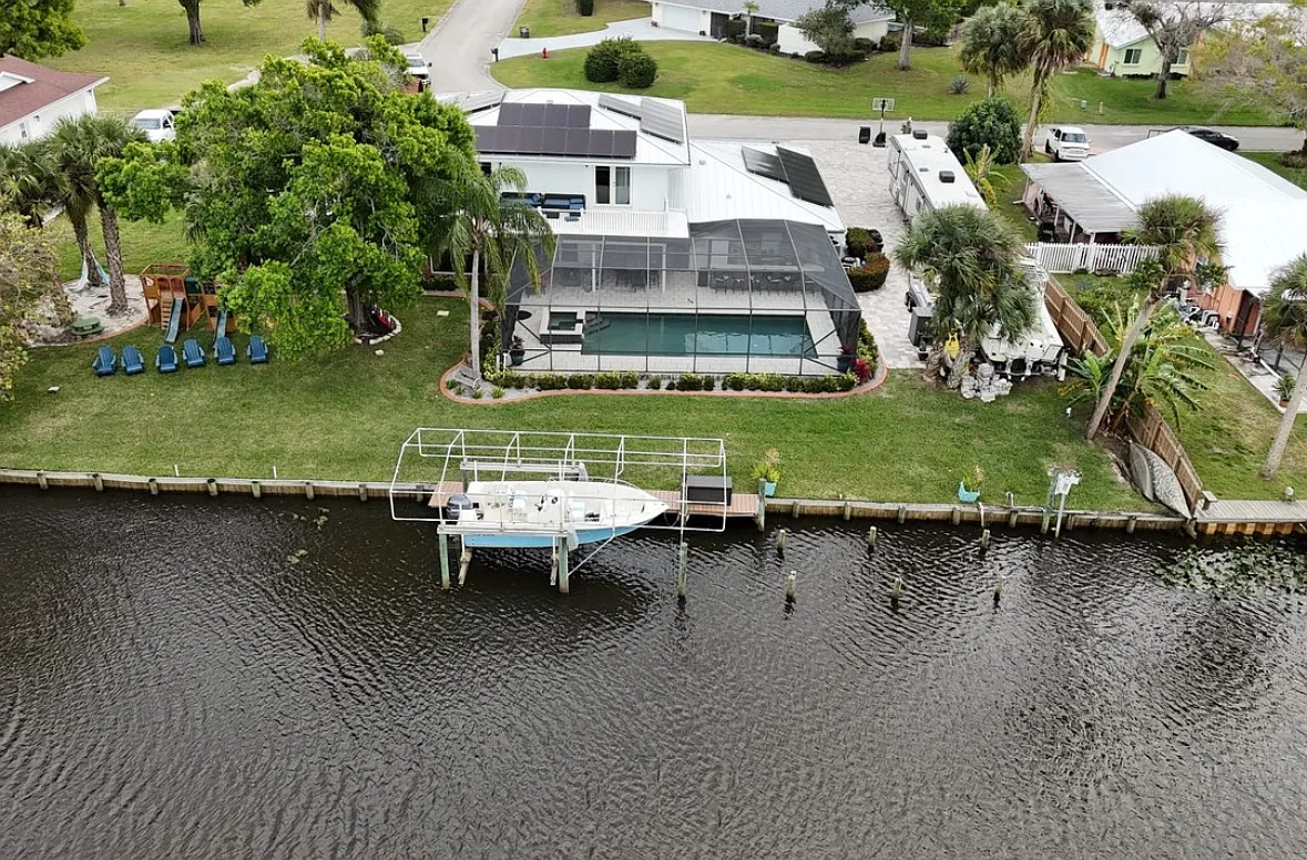 6 bed, 3624 sqft, $7,000 — Photo 1