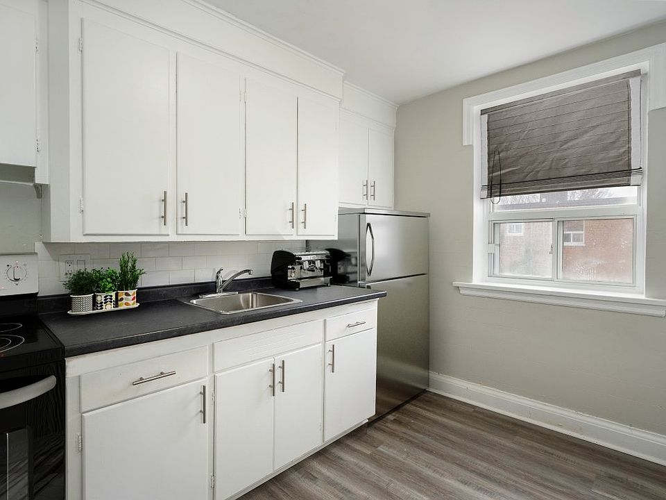 1st image of 1324 Monterey Ave #402