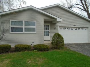 2136 Hawthorne Ln, Waukegan, IL 60087