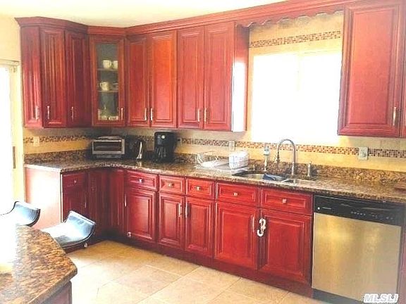 3rd image of 68 Oak Ave
