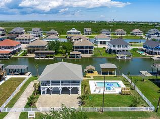 1140 Waterways Dr, Crystal Beach, TX 77650