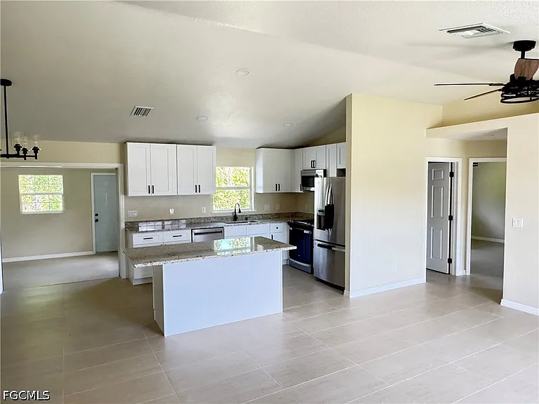 4426 SW Santa Barbara Pl — Photo 5