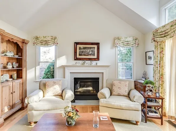 28 Kates Gln, Plymouth, MA 02360
