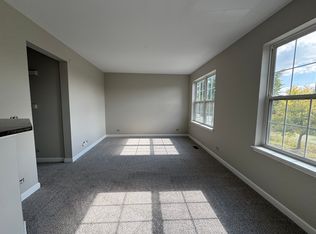 118 Goldenhill St, Carol Stream, IL 60188