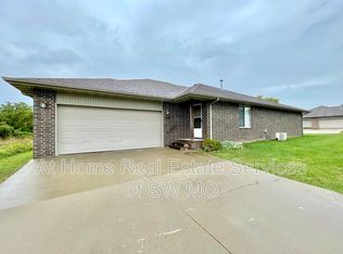 3255 S Deerfield Ct, Springfield, MO 65807
