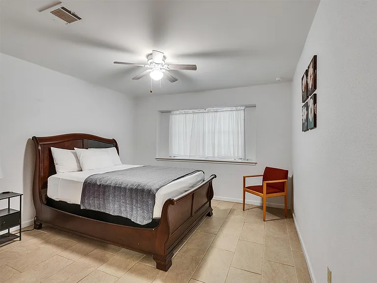 4002 Thistledown Dr — Photo 25