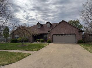 911 Bucklin Cir, Sikeston, MO 63801
