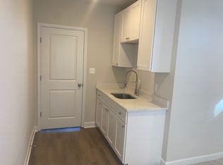 402 Dove Cir SW, Vienna, VA 22180