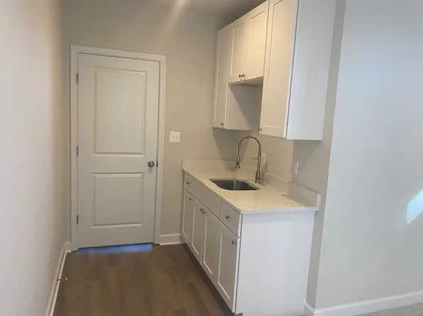 402 Dove Cir SW, Vienna, VA 22180