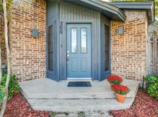 300 S Fielder Rd, Arlington, TX 76013