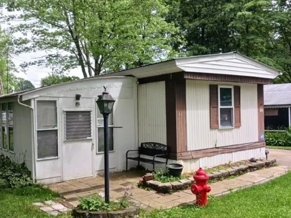 23 Manor Dr, Brookfield, OH 44403