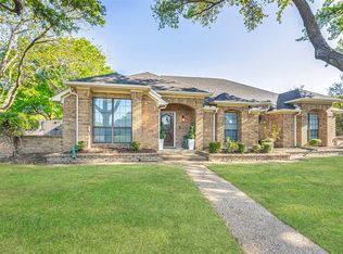 902 Williamsburg Dr, Ennis, TX 75119