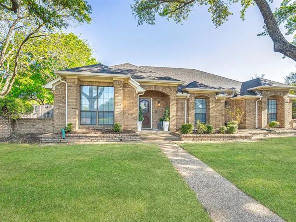 902 Williamsburg Dr, Ennis, TX 75119