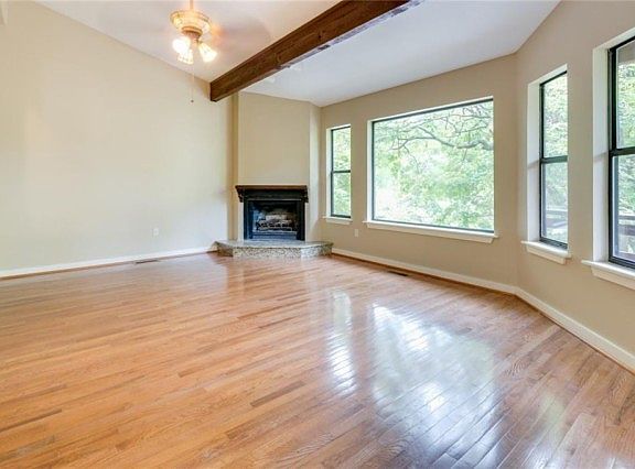 3rd image of 958 N Lewis Ave