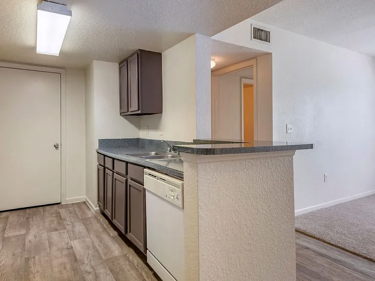 Madelyn Oaks Apartments — Photo 13
