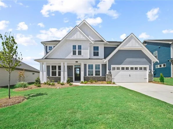 608 Crystal Lake Pkwy, Hoschton, GA 30548