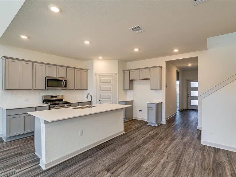 200 Cupreata Ln — Photo 8